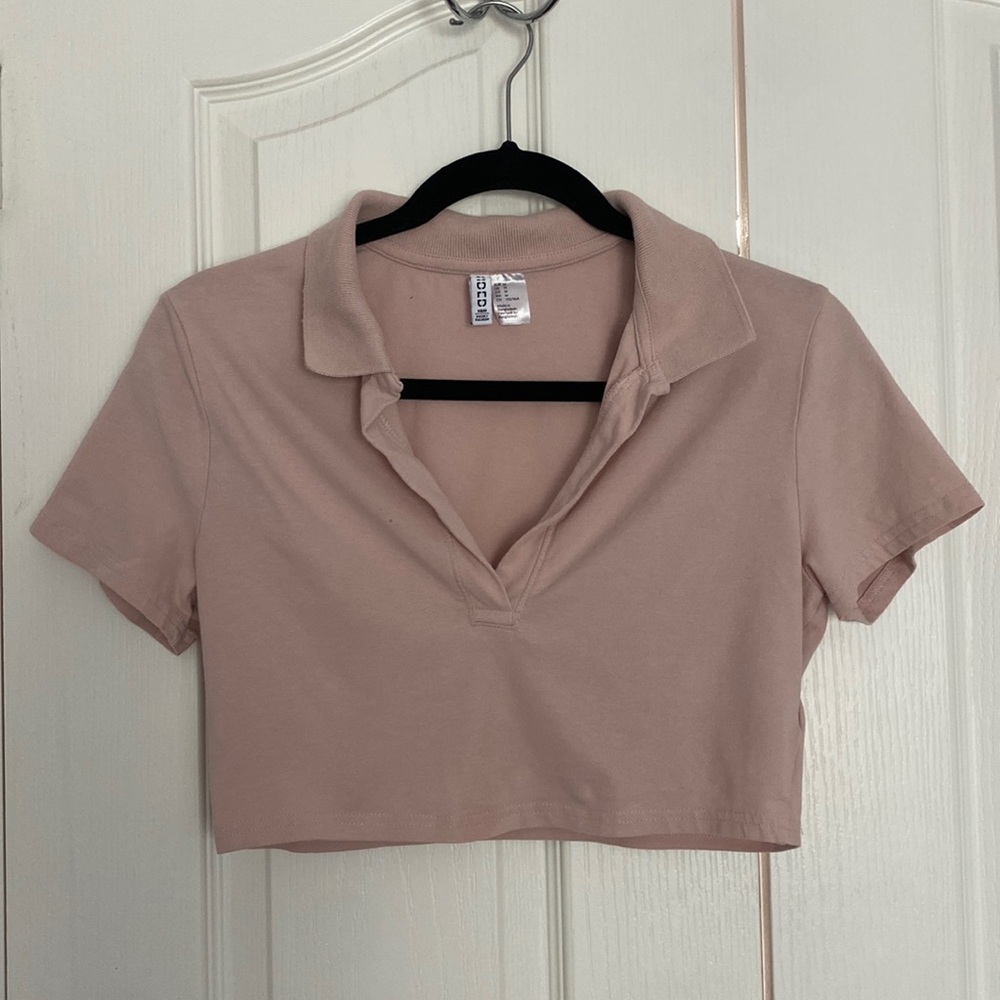 Light pink medium cropped top from H&M.